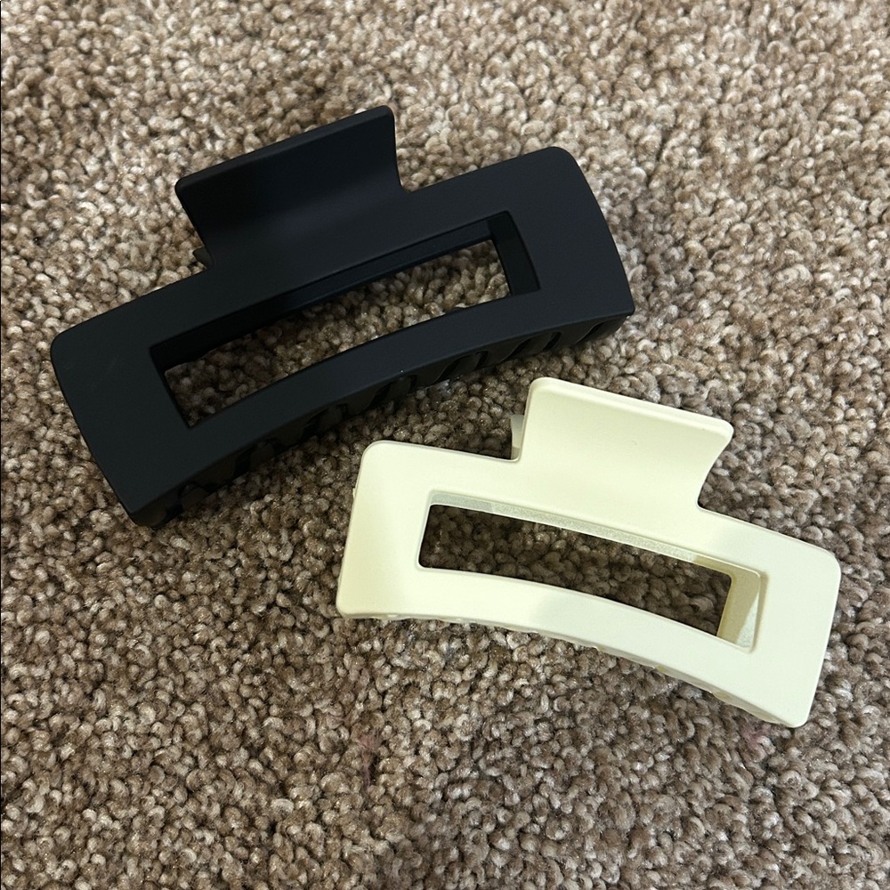 SHEIN Black and Beige Hair Claw Clips NIP